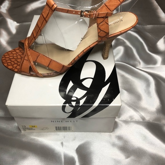 Kitten Heels - Picture 2 of 3